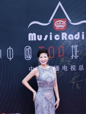 <b>杭天琪出席颁奖晚会展现魅力风采</b>