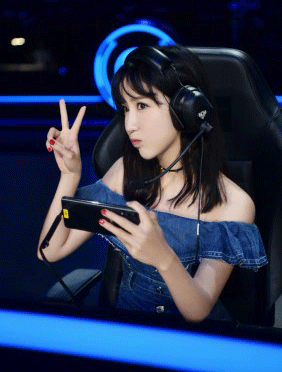 <b>爱情公寓“三美”组团赢比赛 娄艺潇“电竞小达人”附体</b>