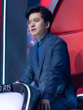 <b>杰伦迷弟时隔三年再登场，变“塑料王子”欲冠名《好声音》</b>