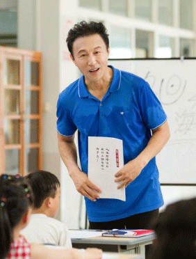 <b>《同一堂课》王洛勇开启双语教学 英文版《观沧海》惊艳登场</b>