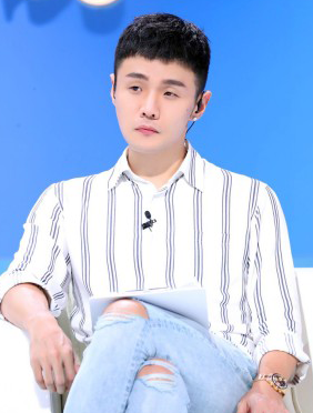 <b>《这就是歌唱》李荣浩金句频出 专业点评圈粉</b>