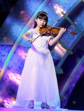 <b>《了不起的孩子》设高难挑战 4岁女孩完成梵高星空巨型拼图！</b>