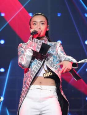 <b>《中国新说唱》热狗小老弟全军覆没 小老妹刘柏辛力挽团灭危机</b>