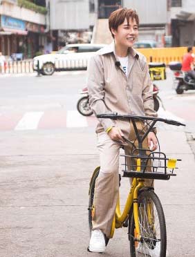 <b>刘维《金曲捞》含泪收官 新综艺首播变身“街拍”达人</b>