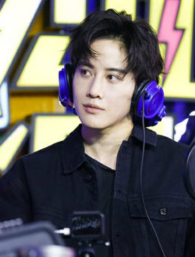 <b>Mike《见面吧！电台》玩转俯卧撑 获粉丝爱的表白 </b>