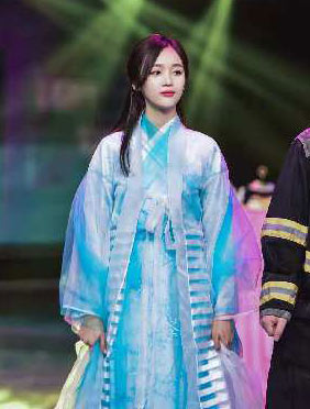 <b>吴宣仪古装造型引热议 武艺化身道明寺示爱杉菜</b>