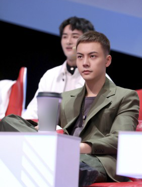 <b>陈伟霆分享“藏双下巴”秘诀，邓紫棋传授“嘟嘟”练歌法！《下一站传奇》复</b>