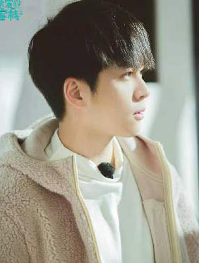 <b>沈月武艺围观“叶问”冬泳 《亲爱的·客栈》学功夫热血十足</b>