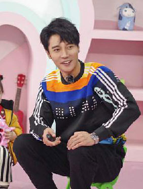 <b>《爱上幼儿园》冬运会开幕  张丹峰洪欣带娃PK</b>