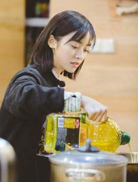 <b>《亲爱的·客栈2》收视11连冠见证员工成长 解决客人难题留言“宾至如归”</b>