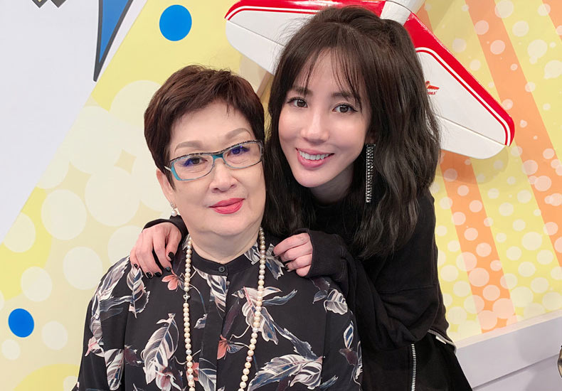 爱雅录制新节目 谈北漂生活母亲落泪