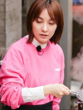 <b>《我家那闺女》何炅鼓励吴昕“走出去”  拜师大厨买菜做饭</b>