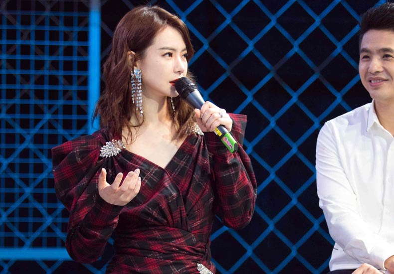 《最强大脑》探班:骨灰级粉丝戚薇与魏坤琳组“007”高玩战队出道