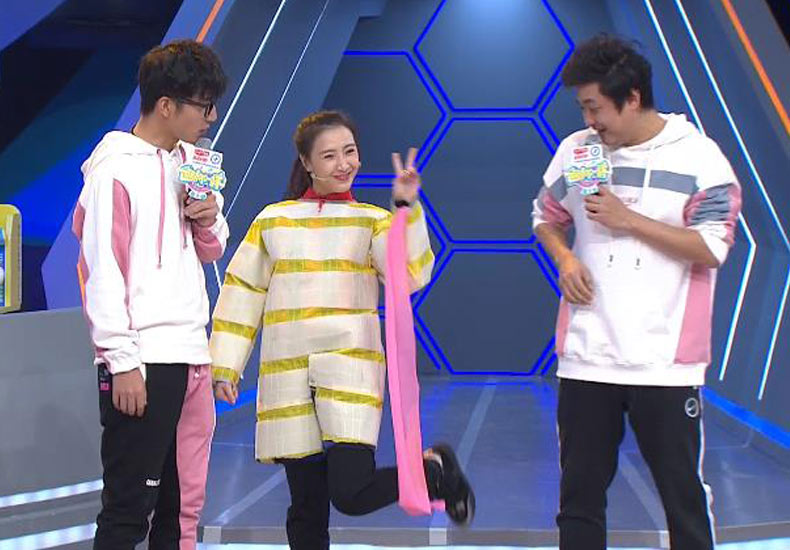 世界冠军蹦床女神蔡琪子带着孩子“跨界蹦”