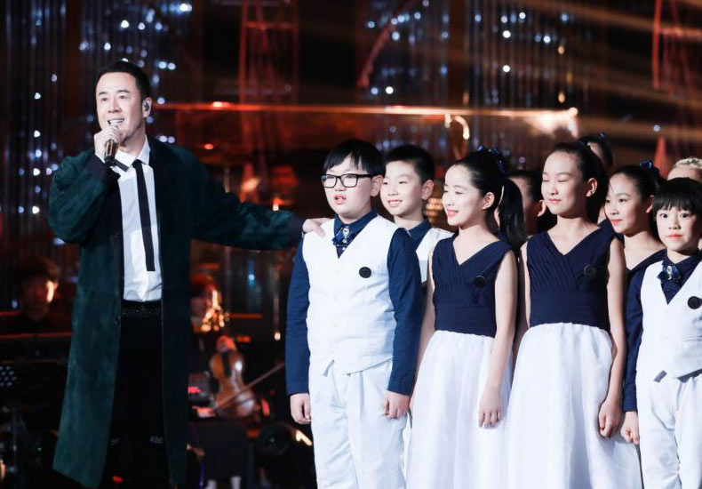 杨坤动情演唱《长子》成三冠王 被誉为本季《歌手》最佳