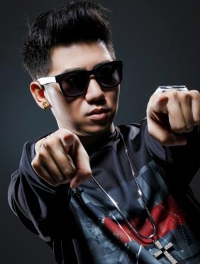 <b>王绎龙电音学校开课　上海演唱会周日开唱</b>