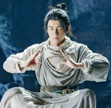 <b>曾舜晞回应张无忌质疑引热议，认真努力向专业演员进发</b>