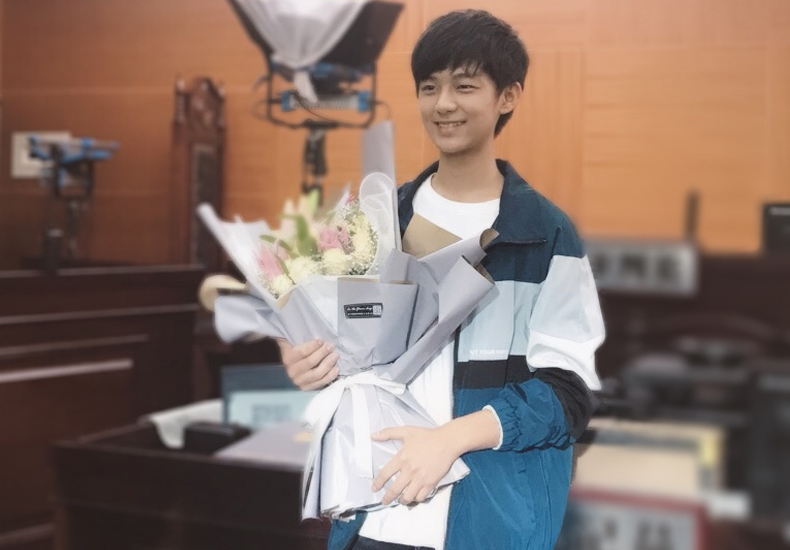 《黑色灯塔》黄毅顺利杀青 演绎反转少年聚焦校园霸凌