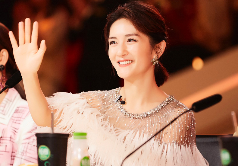 荧光舞人犬飞盘点亮舞台  中越传统文化《巅峰之夜》绽放新光彩