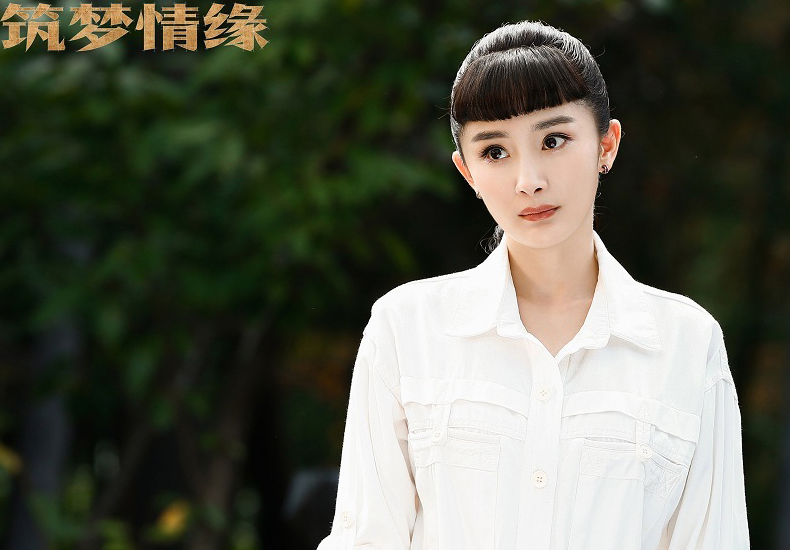 《筑梦情缘》首播告捷 霍建华杨幂无奈结“家仇”