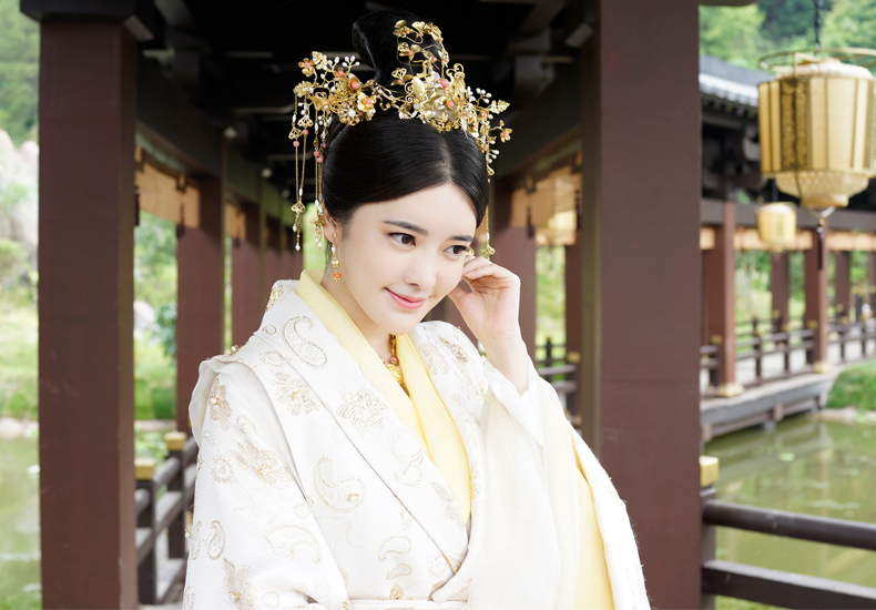 励志大剧《白发》开播，张璇特邀出演再陷宫廷风云