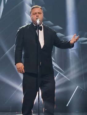 <b>英国草根男高音保罗闪耀《巅峰之夜》 极致嗓音感染大卫获好评</b>