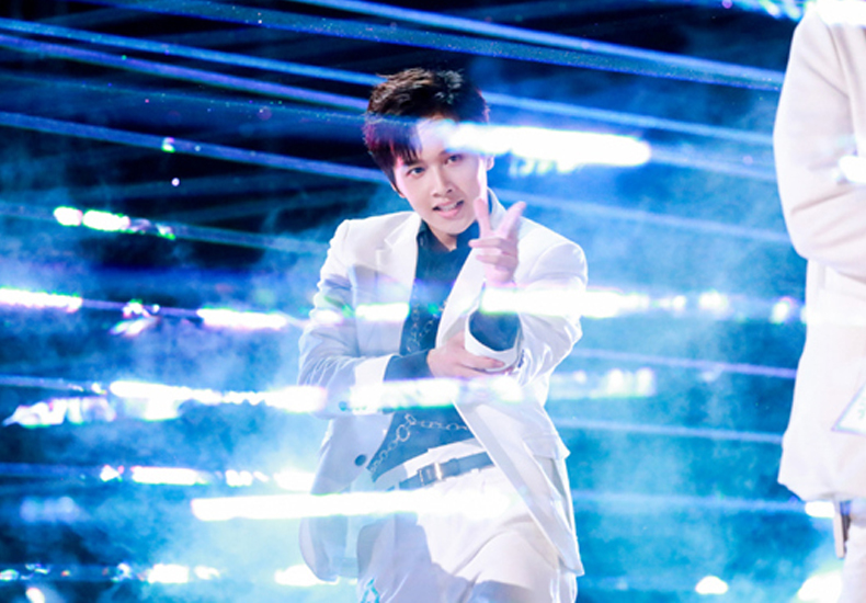 《创造营2019》二轮公演火爆来袭 贺俊雄钢琴首秀打动人心