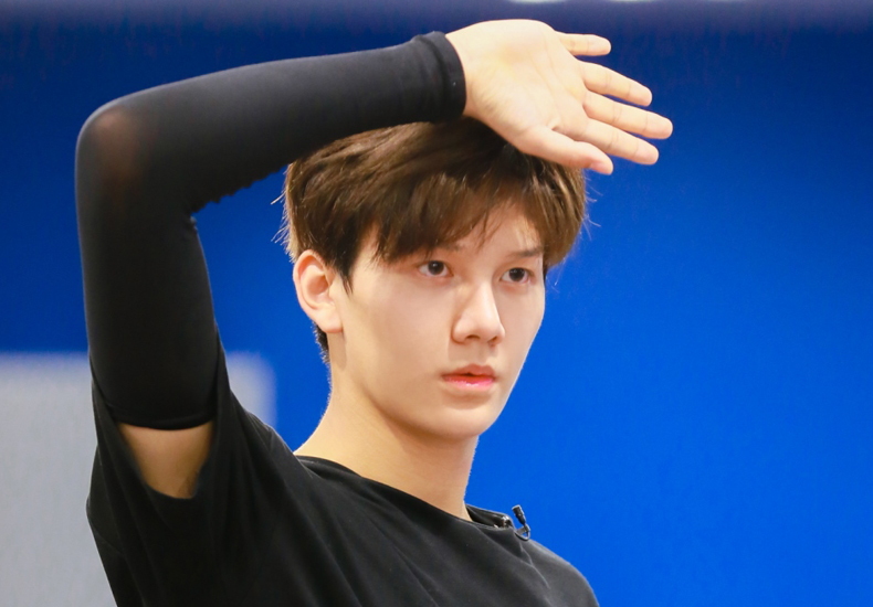 段浩男《创造营2019》公演 白衣少年首唱rap惊艳舞台