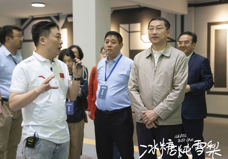 领导探班《冰糖炖雪梨》剧组 大赞匠心寄予厚望