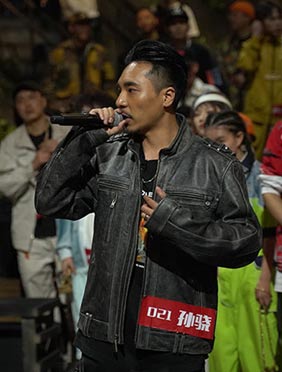 <b>孙骁《中国新说唱》命运多舛 网友：带着龙井说唱走到最后</b>