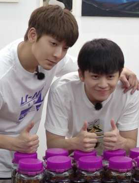 <b>武艺陈翔剥20斤蒜做辣椒 现场比身高竟不如欣然</b>