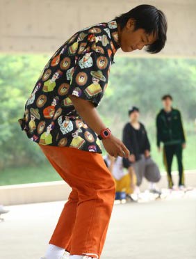 <b>《极限青春》中国滑板发源地致敬板魂  向小军惊喜回归</b>