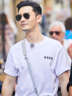 <b>《中餐厅》开始营业生意火爆 黄晓明带病工作操心依旧</b>