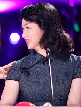 <b>中国达人秀》首播告捷！沈腾杨幂默契“爆金灯”，金星蔡国庆“闹”分歧</b>