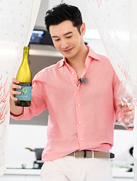 <b>终于有钱开荤了！《中餐厅3》黄晓明买烤鸡、西瓜犒劳员工</b>