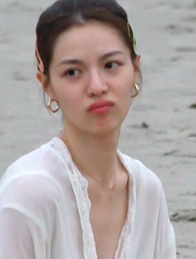 <b>学冬、欧阳娜娜齐倒下，游客急需氧气瓶？</b>