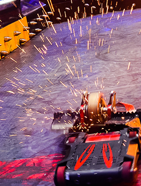 <b>《铁甲雄心》团战再出新赛制 朱正廷谨慎布局</b>