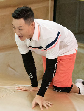 <b> 杨威《麦咭6》大秀腹肌，陈龙章龄之“高空”撒糖</b>