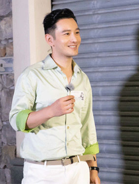 <b>《中餐厅》“悬案”频出 黄晓明领众人攻克难关</b>