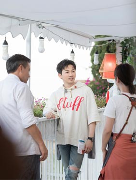 <b>《中餐厅3》苏有朋回归 五阿哥肖剑亲戚相见却吐槽不断</b>