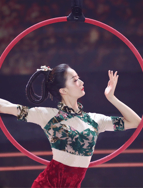 <b>《中国达人秀》绝美空中舞蹈尽展东方韵味，飞车特技表演再获沈腾力挺</b>