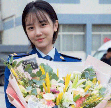 <b>陈小纭主演新剧《蓝焰突击》杀青 搭档任嘉伦上演烈焰豪情</b>