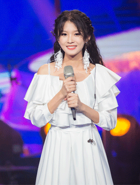 <b>《嗨唱转起来》仝卓、洪一诺现身舞台   新生代歌手对话怀旧金曲</b>