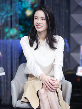 <b>跳水传奇吴敏霞跨界温暖献唱 不忘初心催泪全场</b>