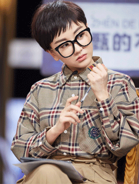 <b>杨蓉《明星大侦探》变身假小子 推理在线自信获好评</b>