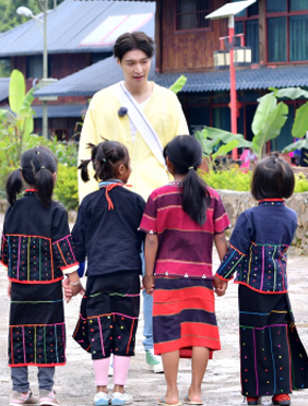 <b>《我们在行动》第四季开播 张艺兴、张云龙走进“中国最后一个原始部落”</b>