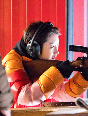 <b>周冬雨《小小的追球》挺进北极圈 初学射击被封“枪王”</b>