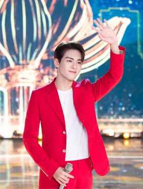 <b>曾舜晞亮相央视多台新年晚会  献唱经典歌曲祝福祖国</b>