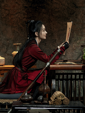 <b>《有翡》曝“山花如翡”剧照 赵丽颖一袭红衣英气明艳引期待 </b>