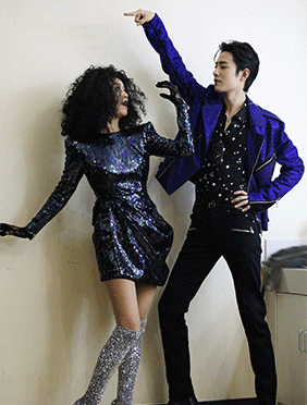 <b>那英突破自我《恼人的秋风》复古造型大秀舞步惊艳全场</b>